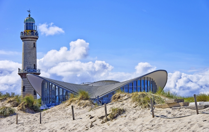 Teepot und Leuchtturm Warnemünde, Ostee, Deutschland