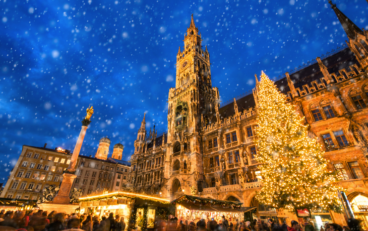 Münchner Christkindlmarkt auf dem Marienplatz, Deutschland