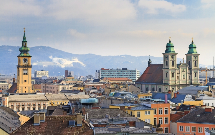 Linz,Blick auf die alte Stadt mit Kirchen,Österreich