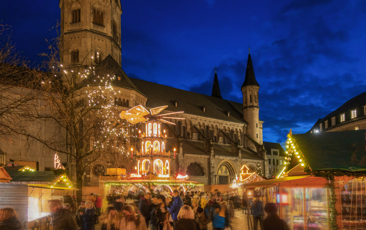 Bonner Münster und Weihnachtsmarkt